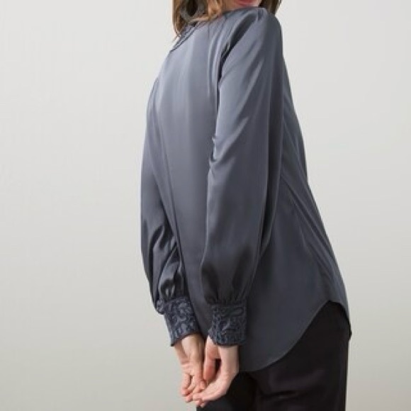 Chico’s Satin Chenille Smocked Blouse Gray Chico’s Size 4 - Picture 4 of 16